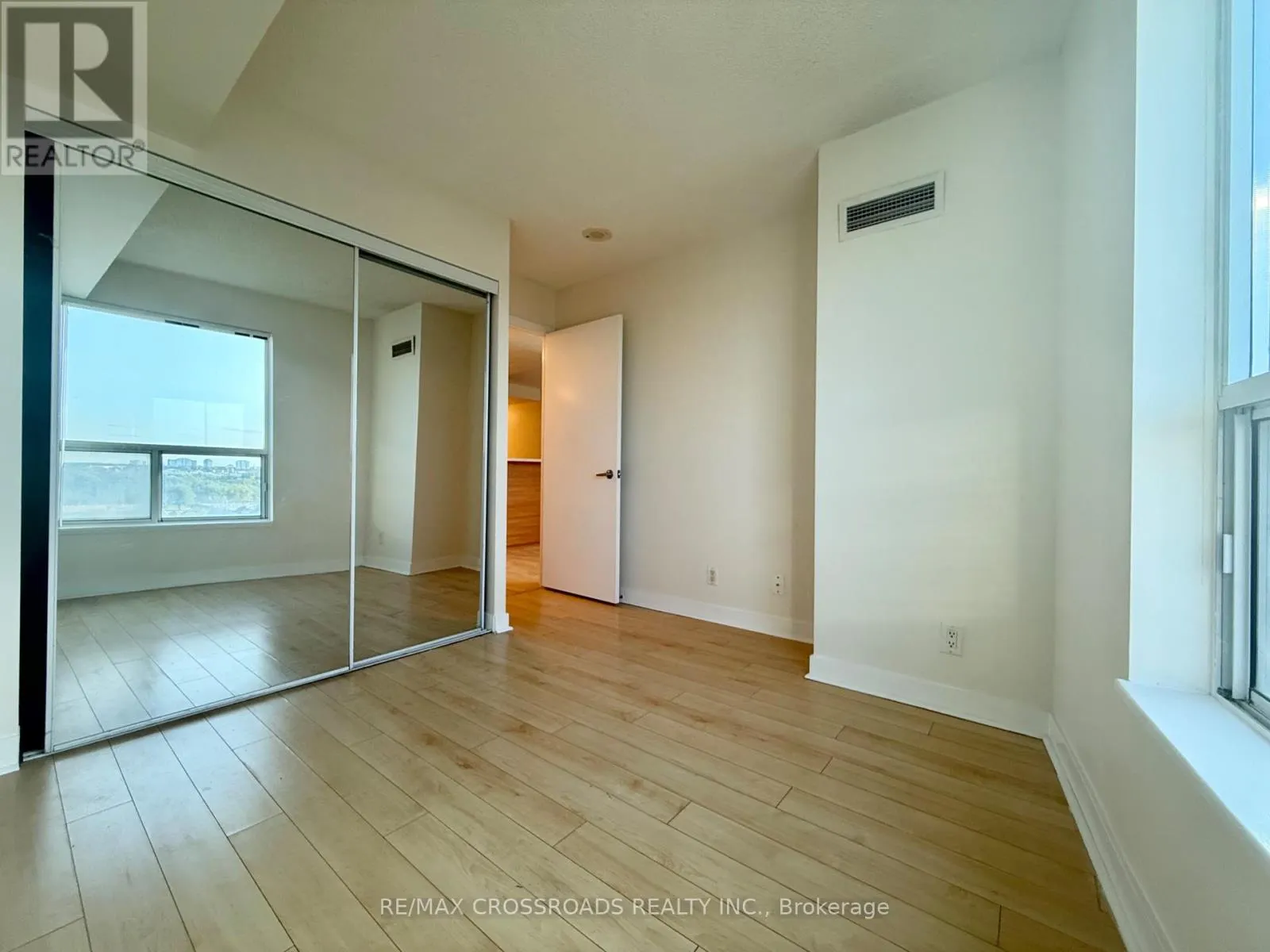 1115 - 38 LEE CENTRE DRIVE