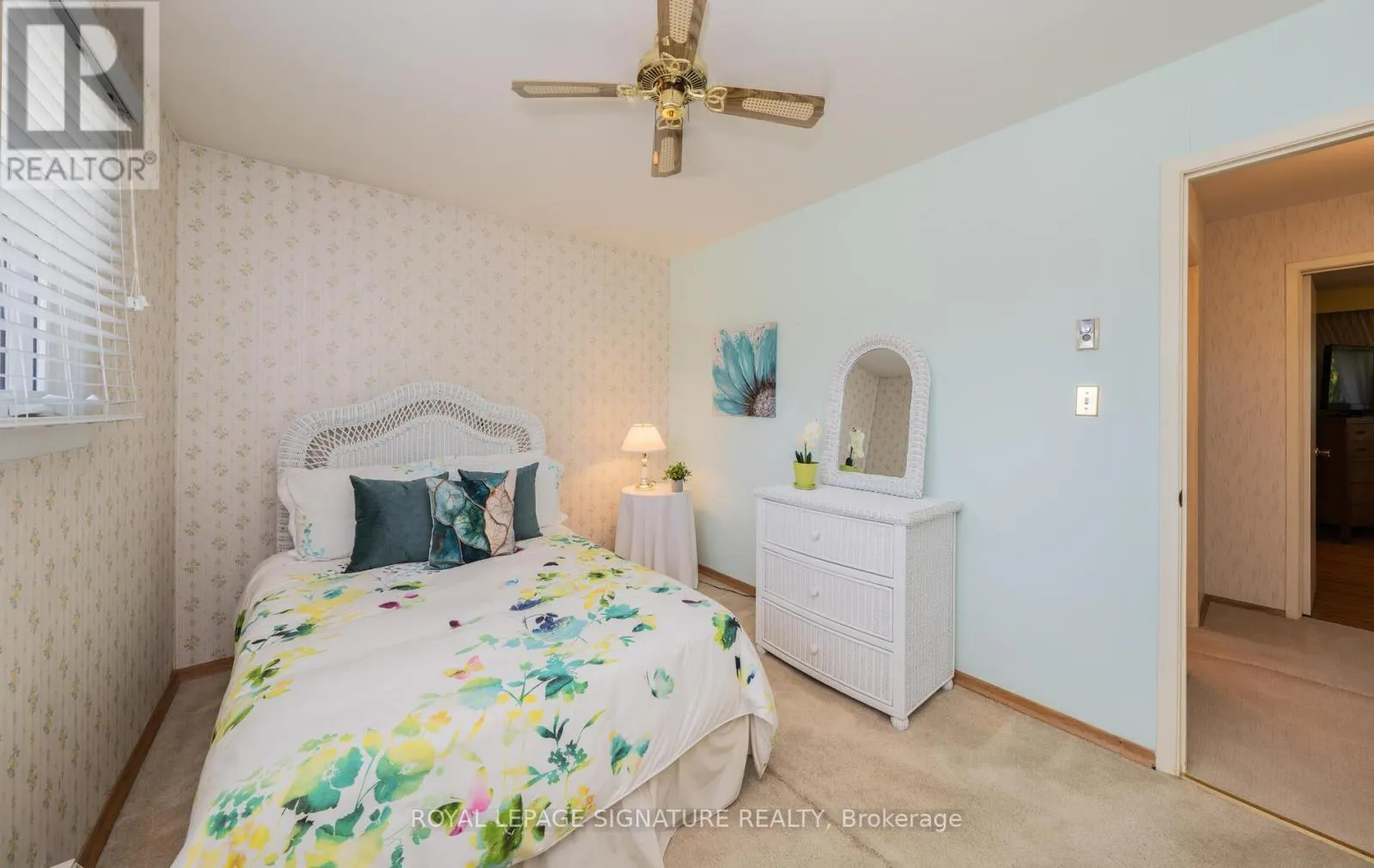 28 ROUNDWOOD COURT
