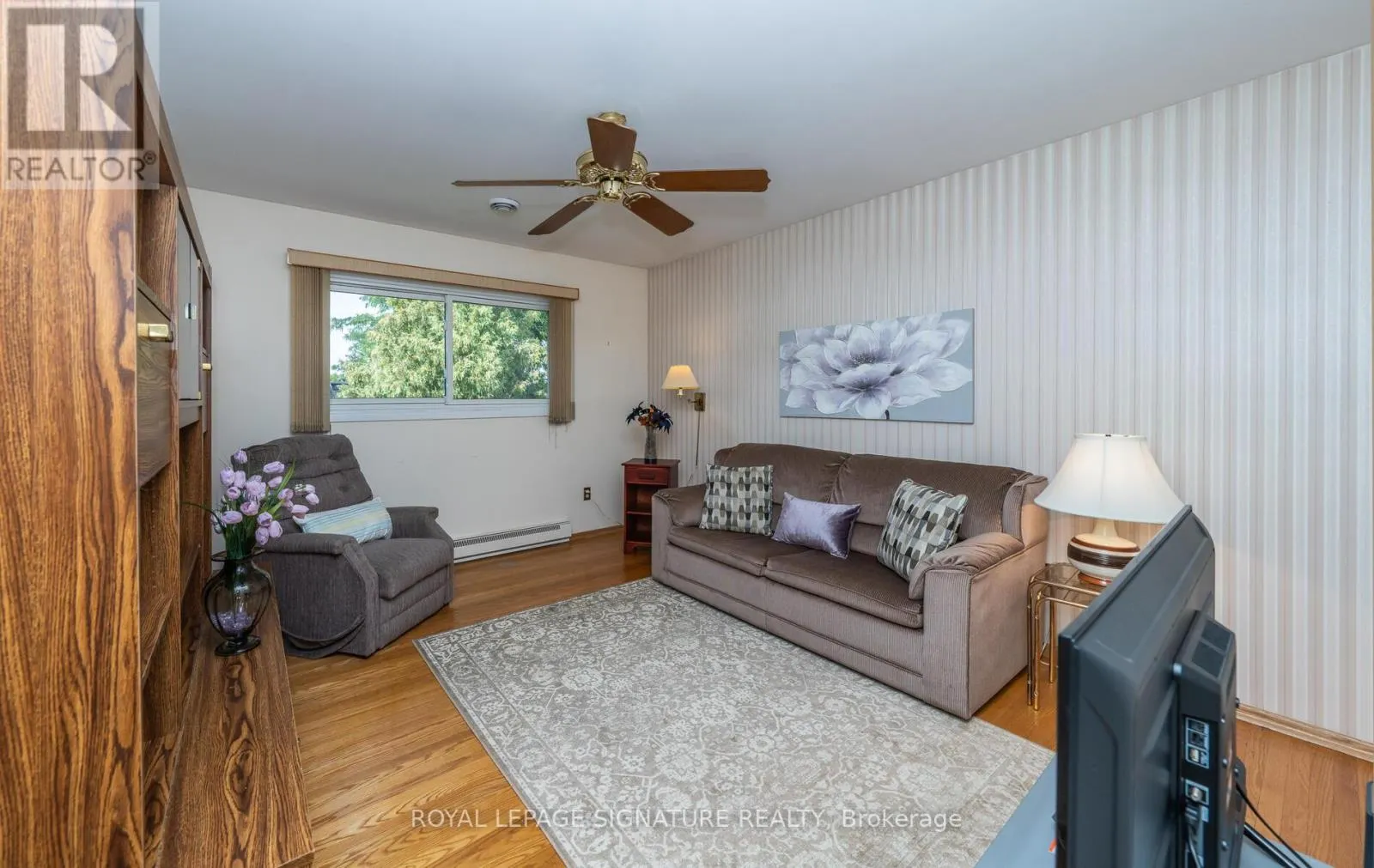 28 ROUNDWOOD COURT