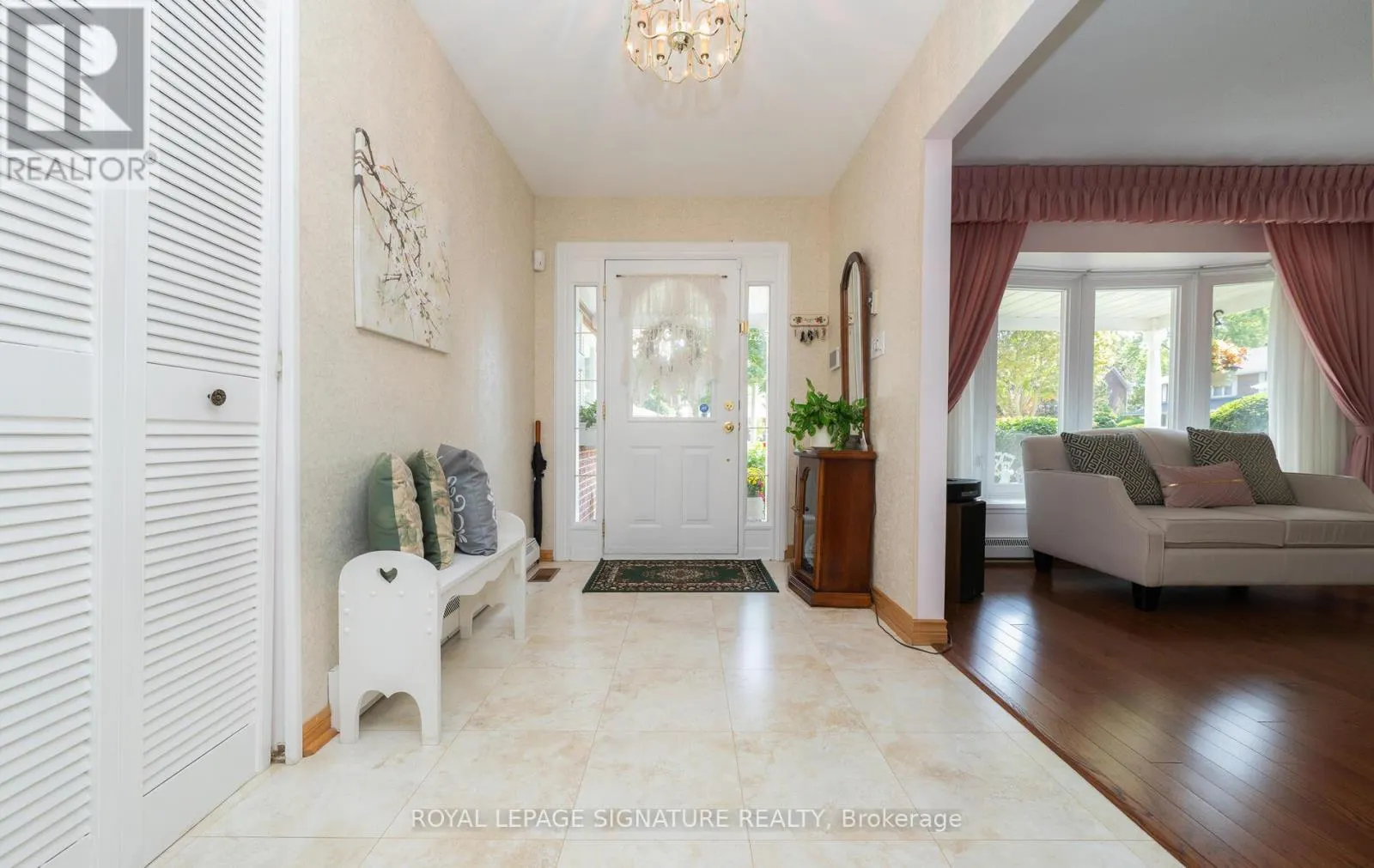 28 ROUNDWOOD COURT