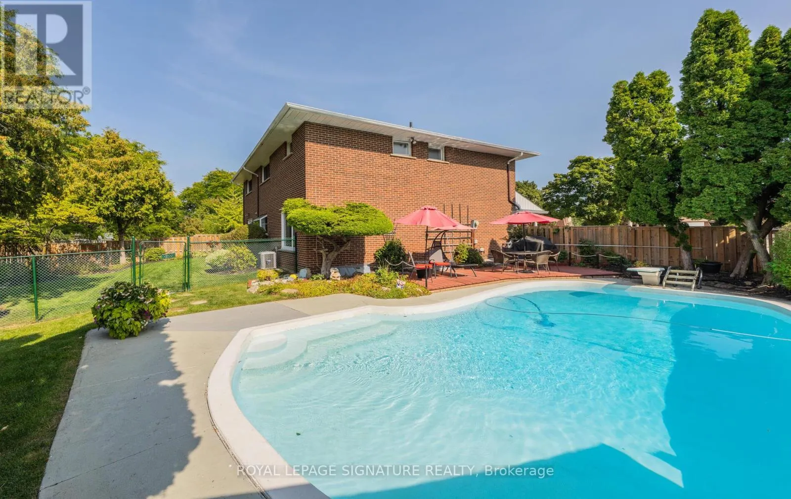 28 ROUNDWOOD COURT