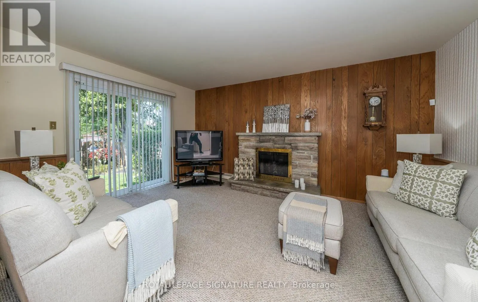 28 ROUNDWOOD COURT