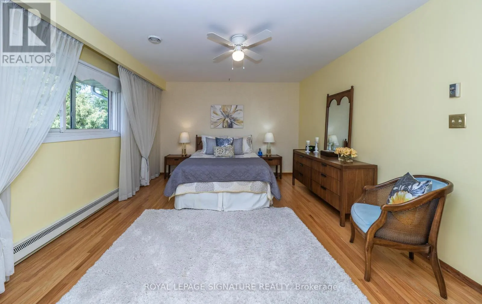 28 ROUNDWOOD COURT