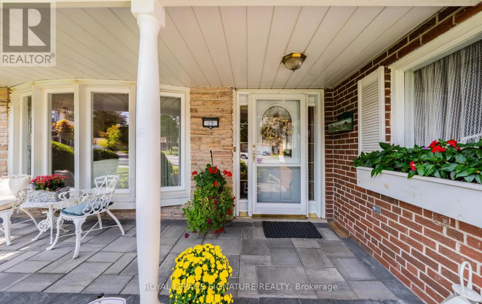 28 ROUNDWOOD COURT