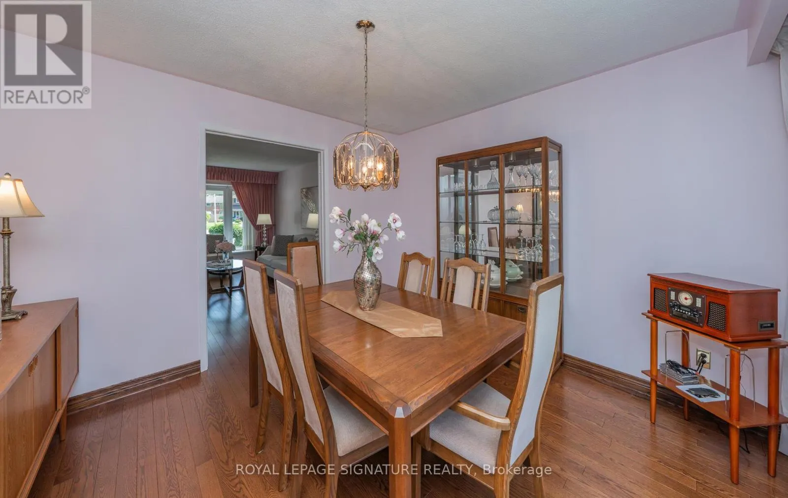28 ROUNDWOOD COURT