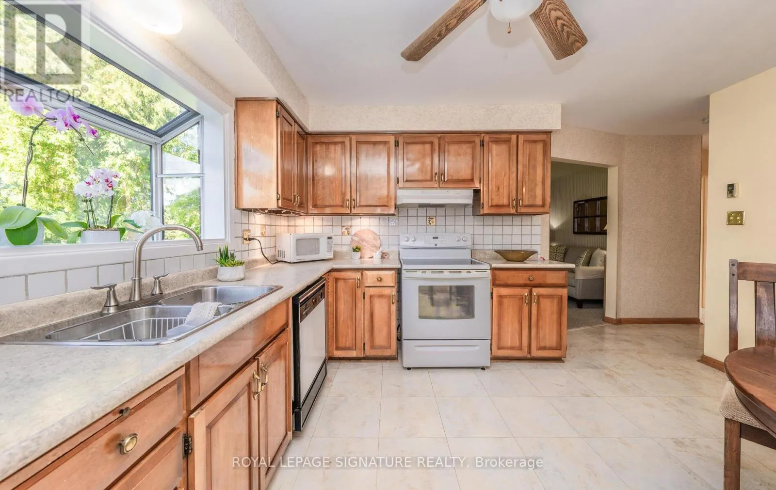28 ROUNDWOOD COURT