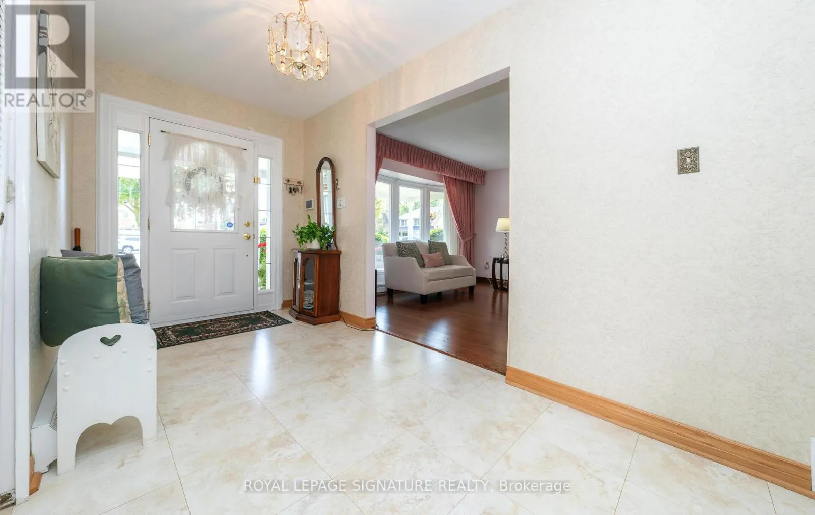 28 ROUNDWOOD COURT