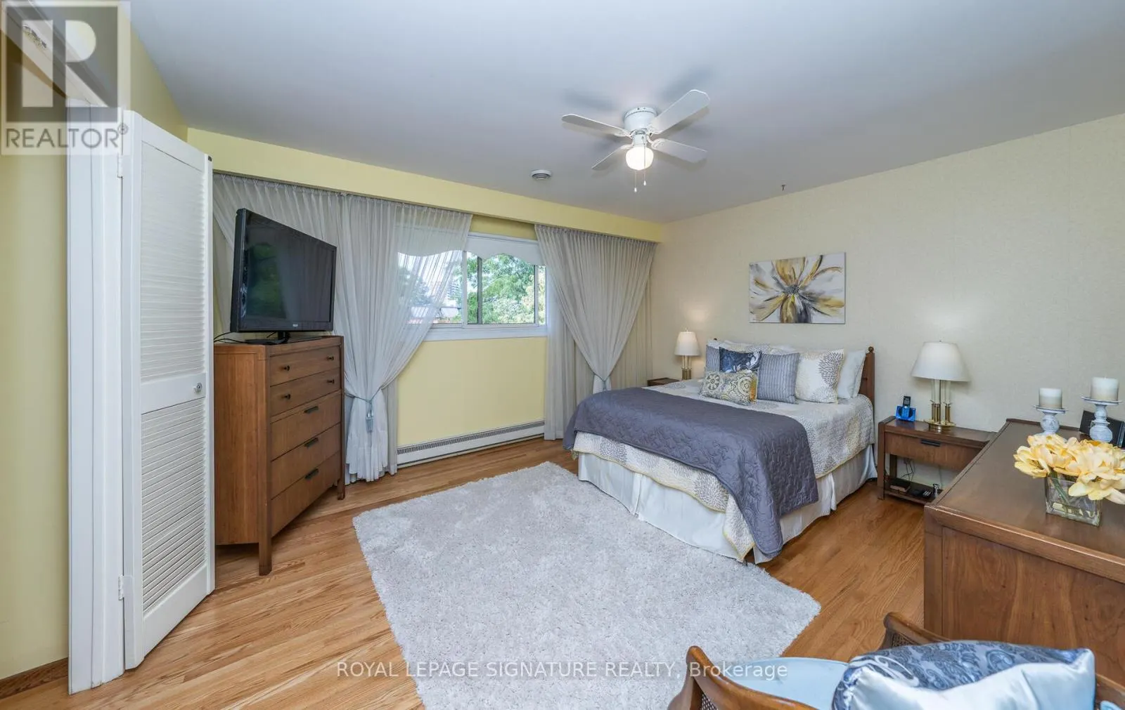 28 ROUNDWOOD COURT