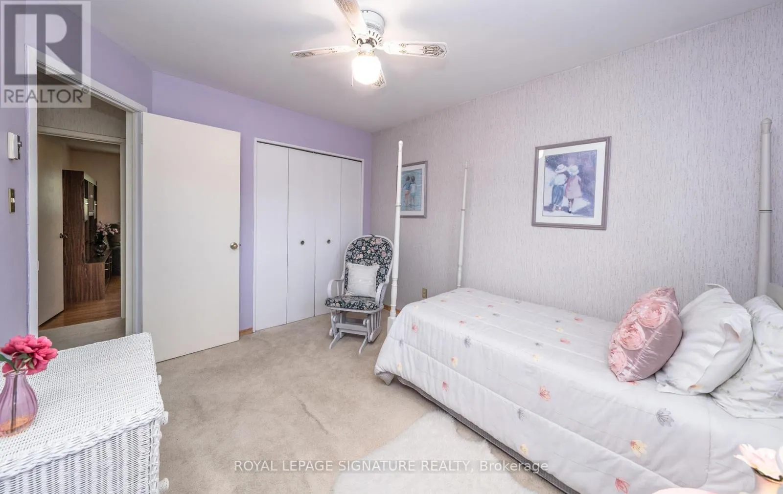 28 ROUNDWOOD COURT