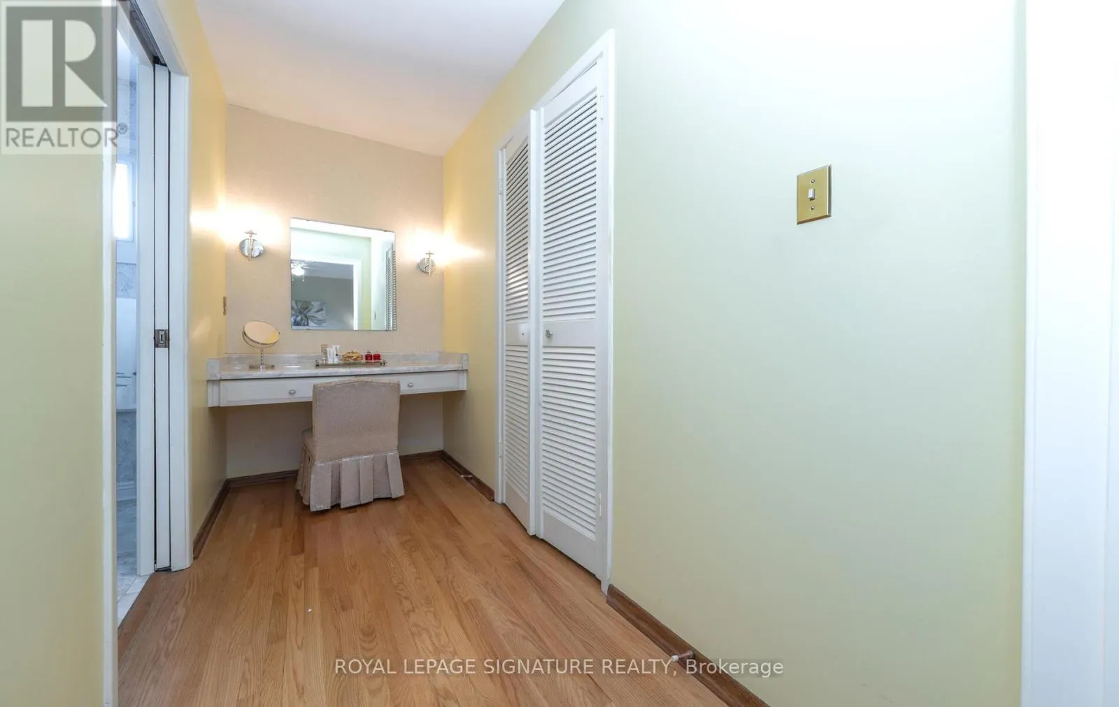 28 ROUNDWOOD COURT