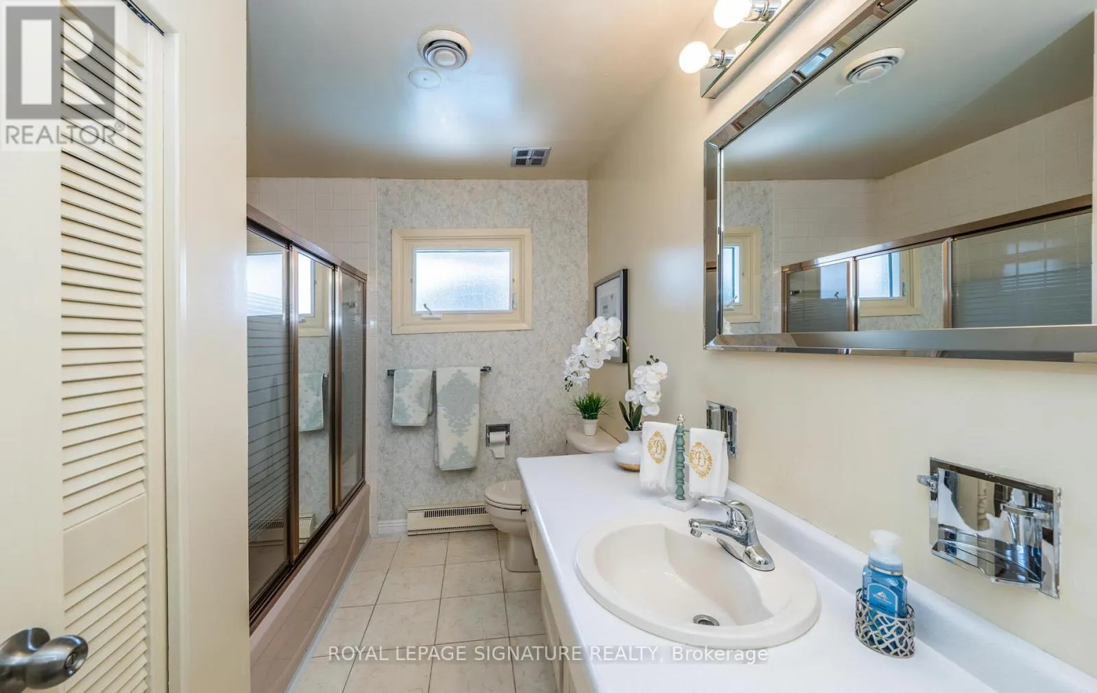 28 ROUNDWOOD COURT