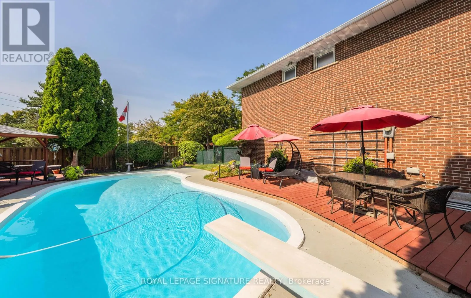 28 ROUNDWOOD COURT