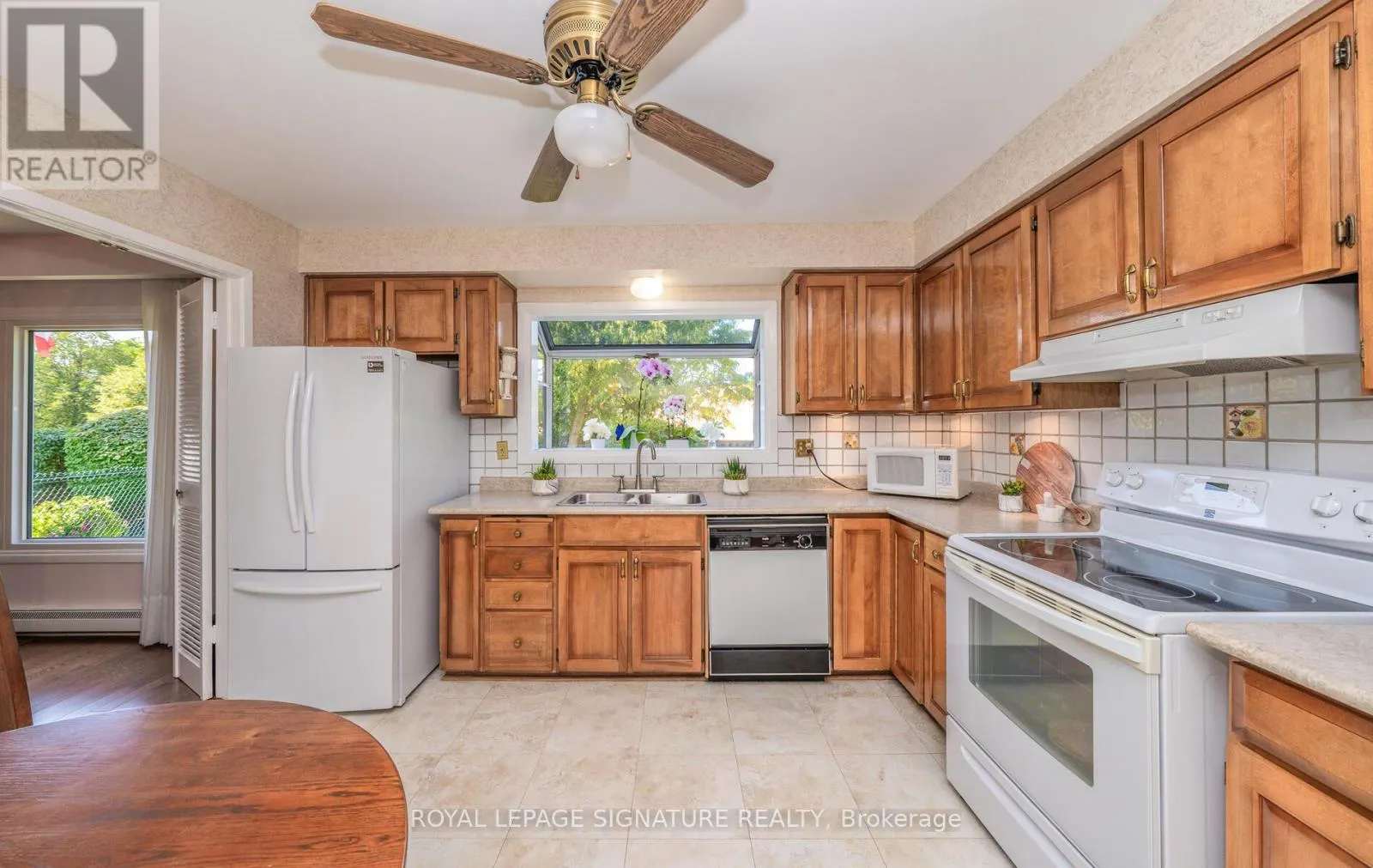 28 ROUNDWOOD COURT