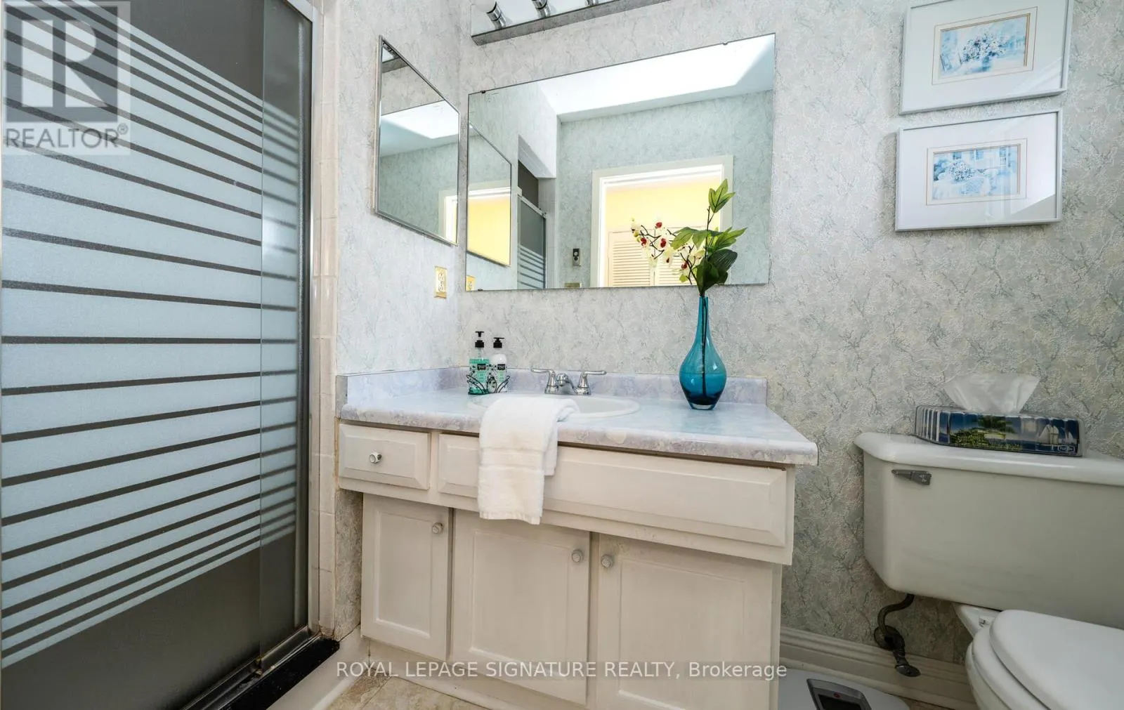 28 ROUNDWOOD COURT