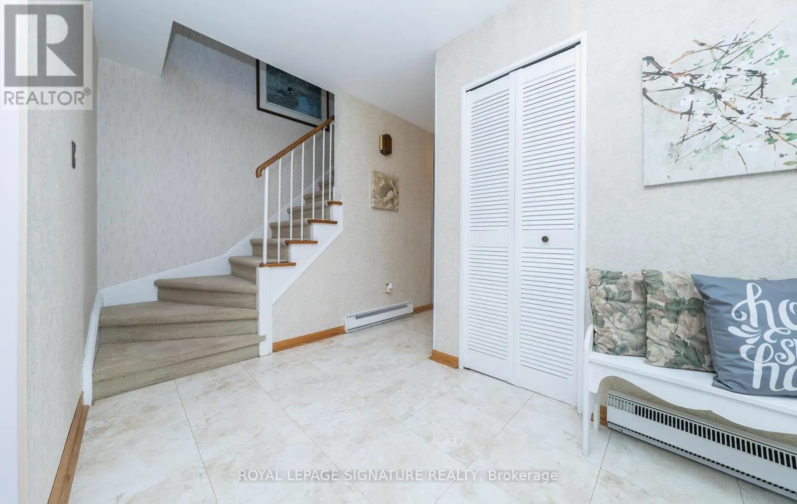 28 ROUNDWOOD COURT