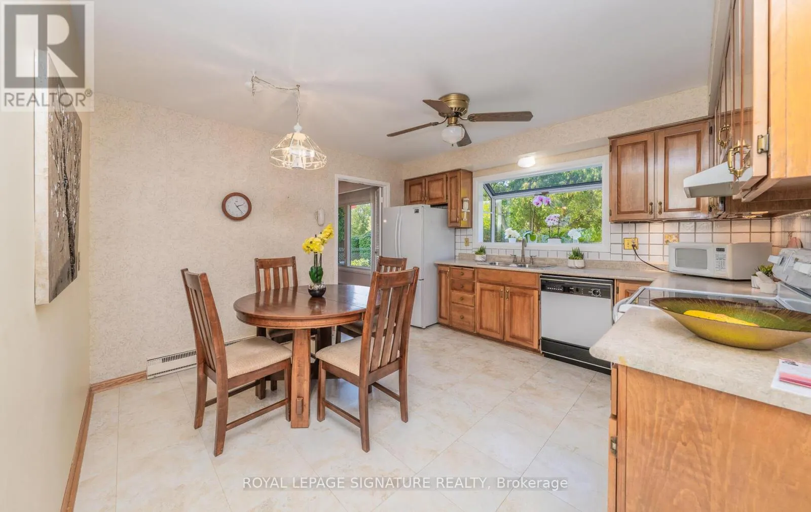 28 ROUNDWOOD COURT