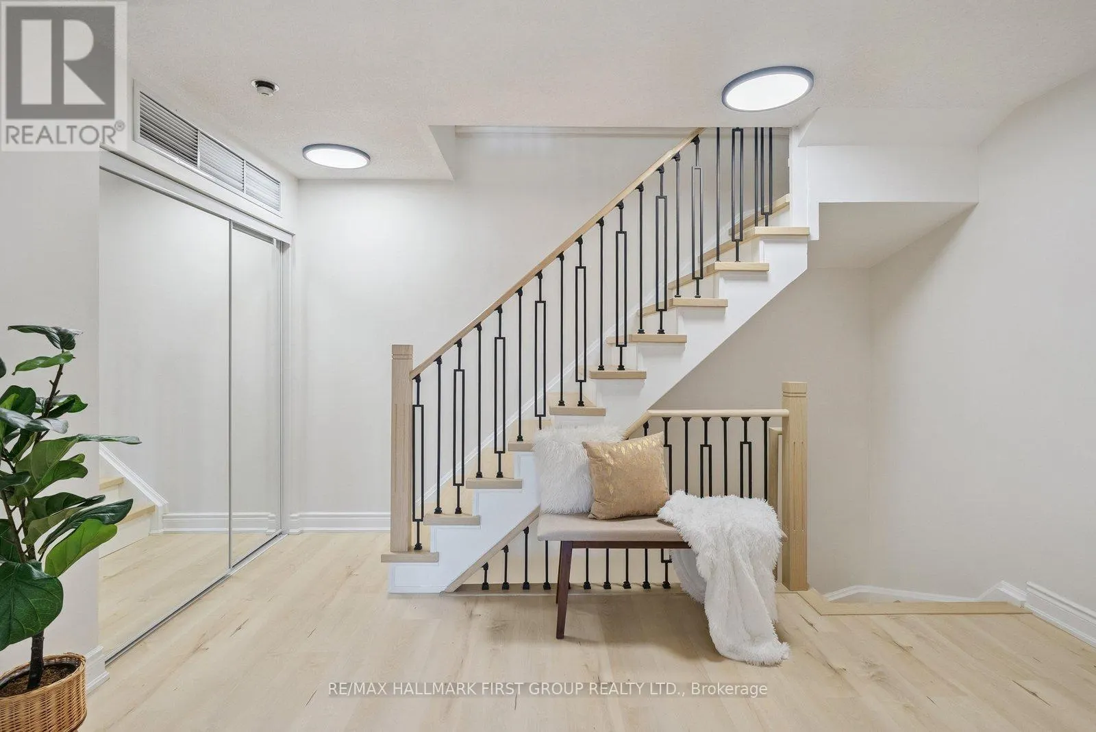 806 - 1400 THE ESPLANADE ROAD N