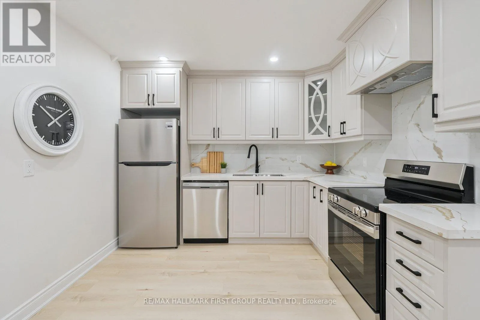 806 - 1400 THE ESPLANADE ROAD N