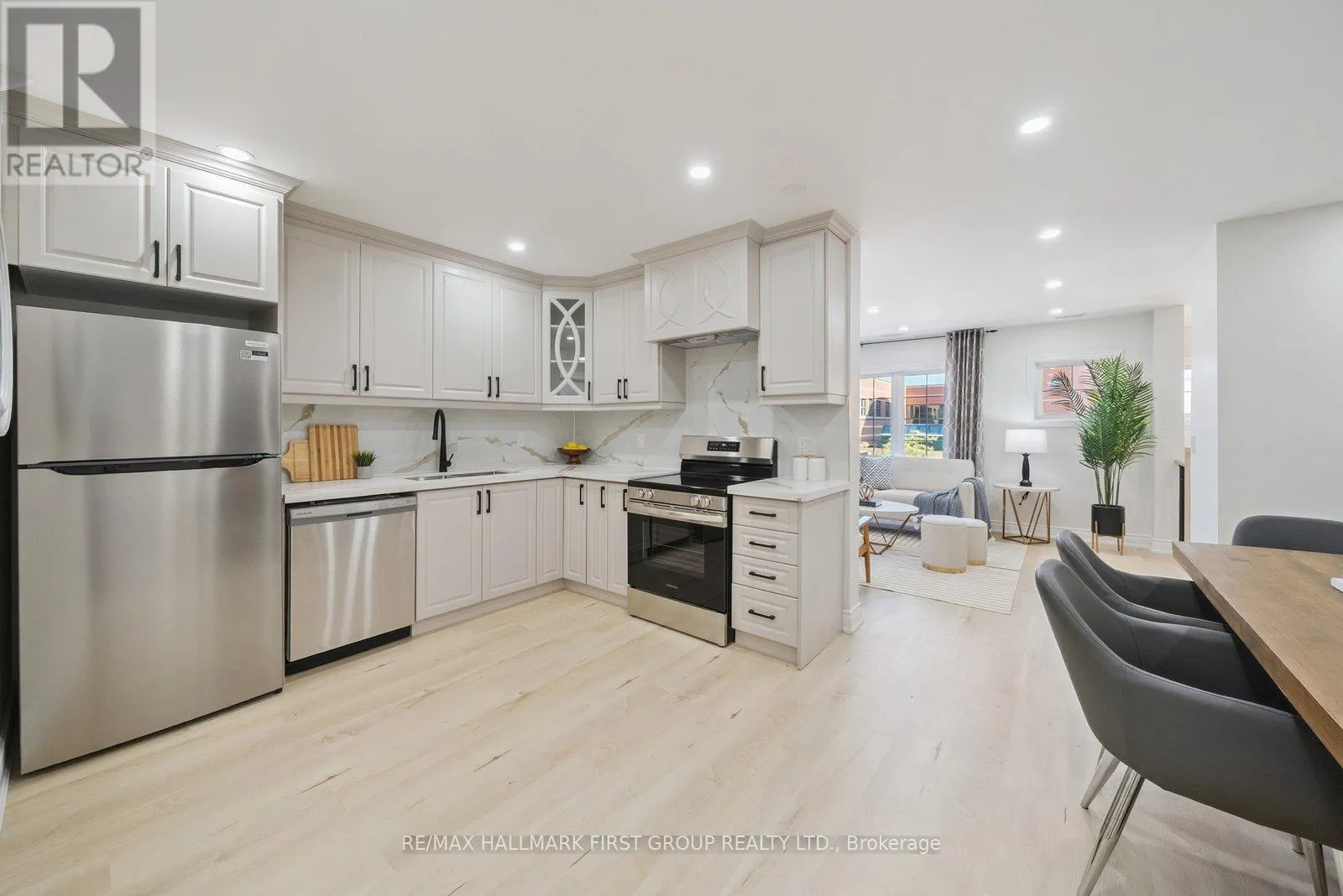 806 - 1400 THE ESPLANADE ROAD N