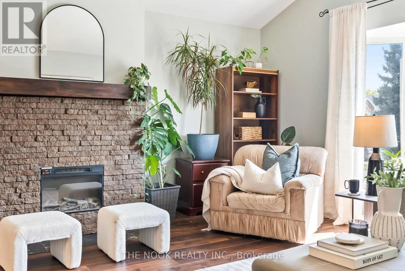 1041 MEADOWRIDGE CRESCENT