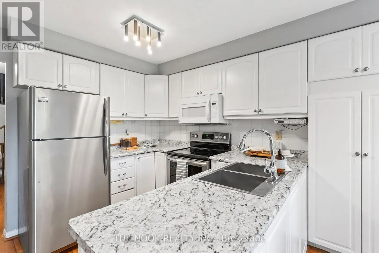 1041 MEADOWRIDGE CRESCENT