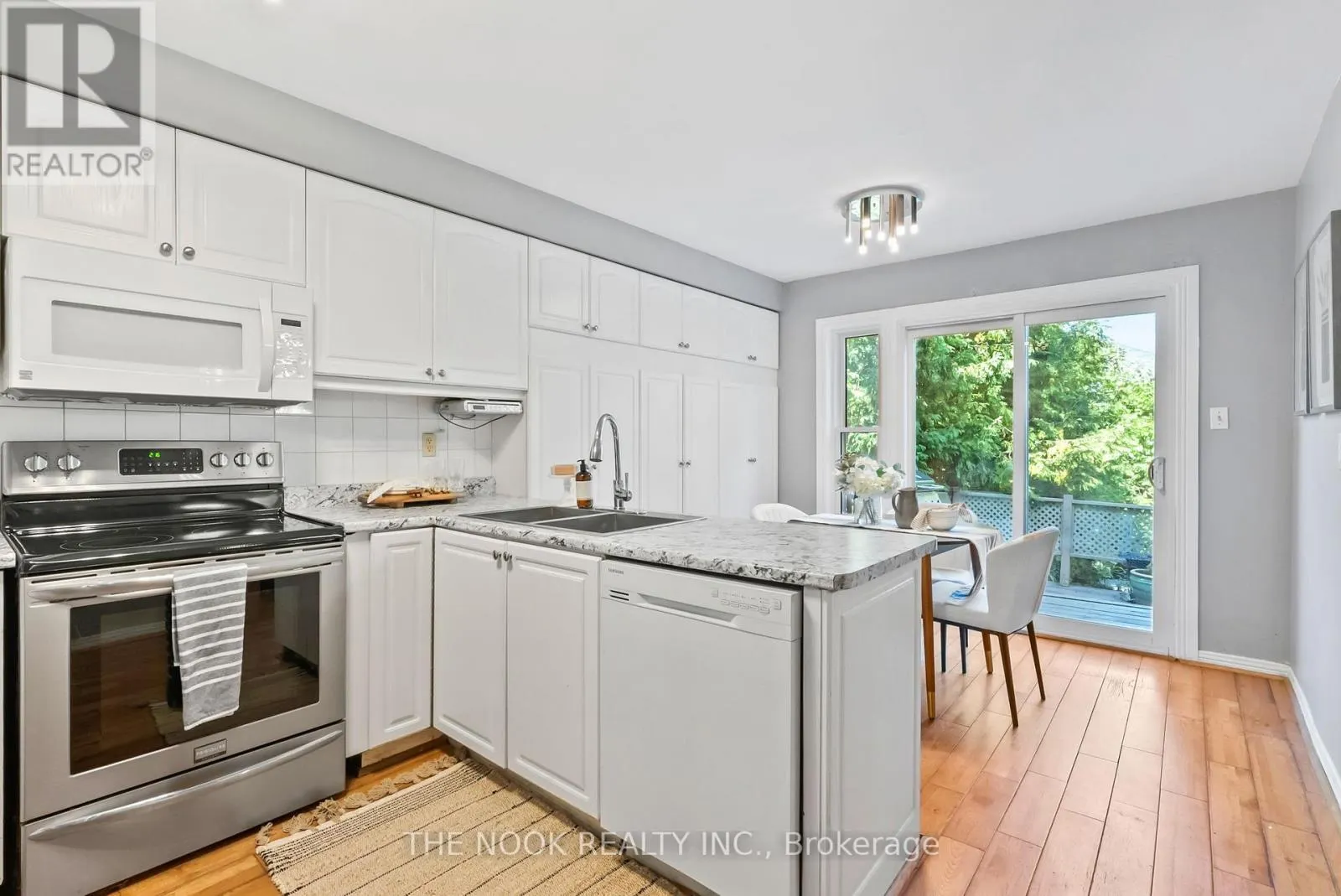 1041 MEADOWRIDGE CRESCENT