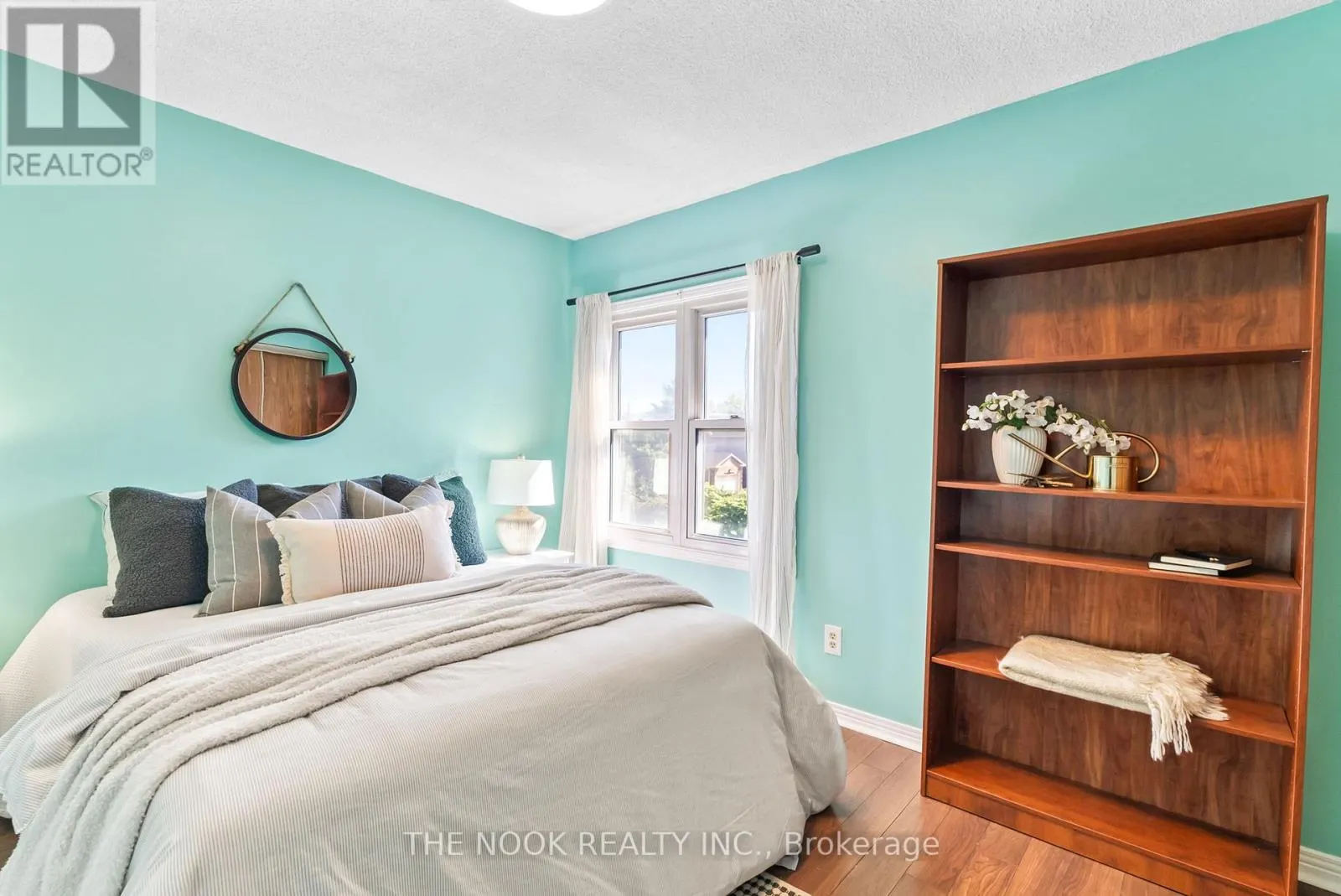 1041 MEADOWRIDGE CRESCENT