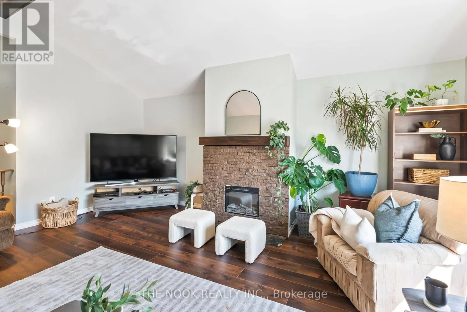 1041 MEADOWRIDGE CRESCENT