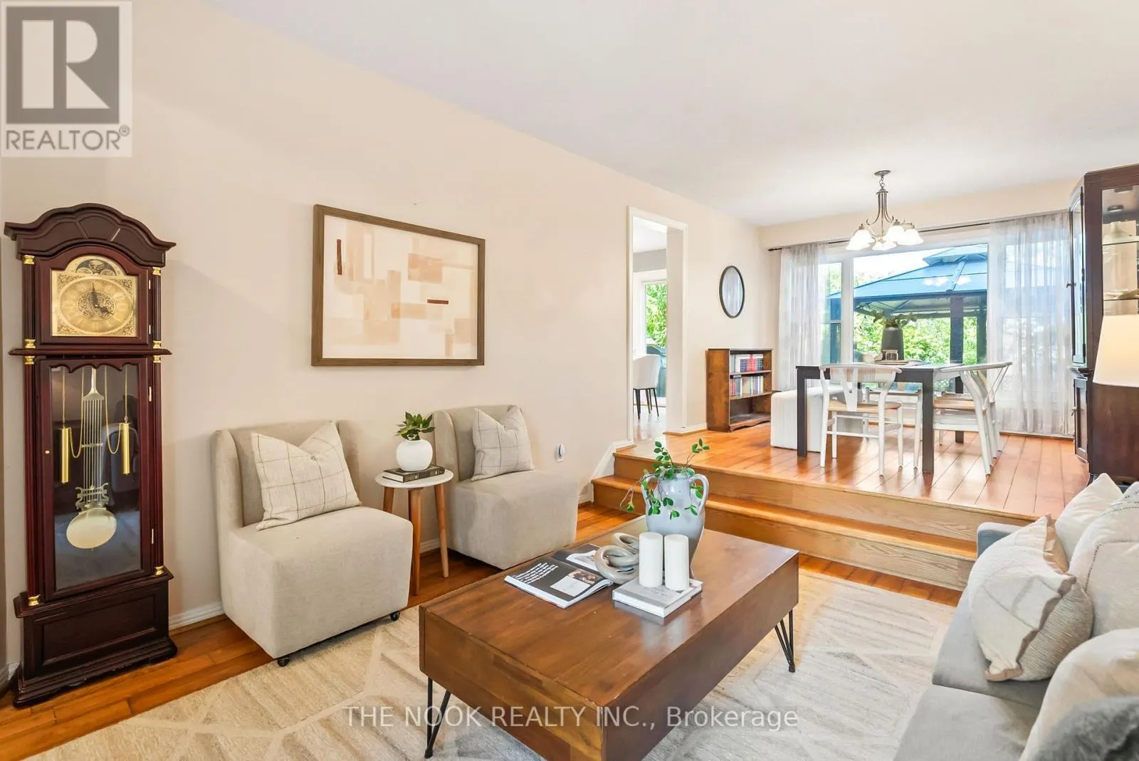 1041 MEADOWRIDGE CRESCENT
