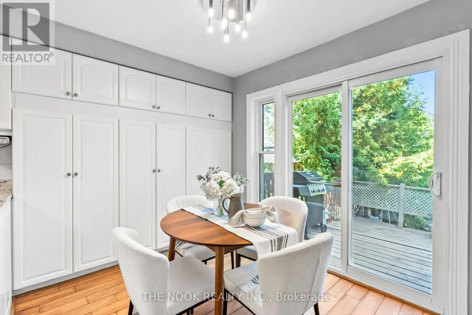 1041 MEADOWRIDGE CRESCENT