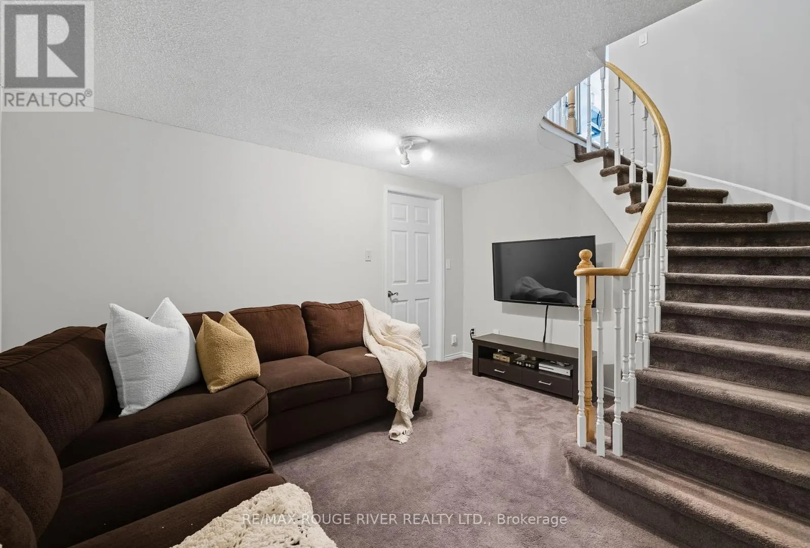980 SANDCLIFF DRIVE