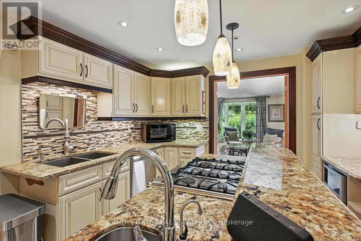 519 KINGSTON ROAD W