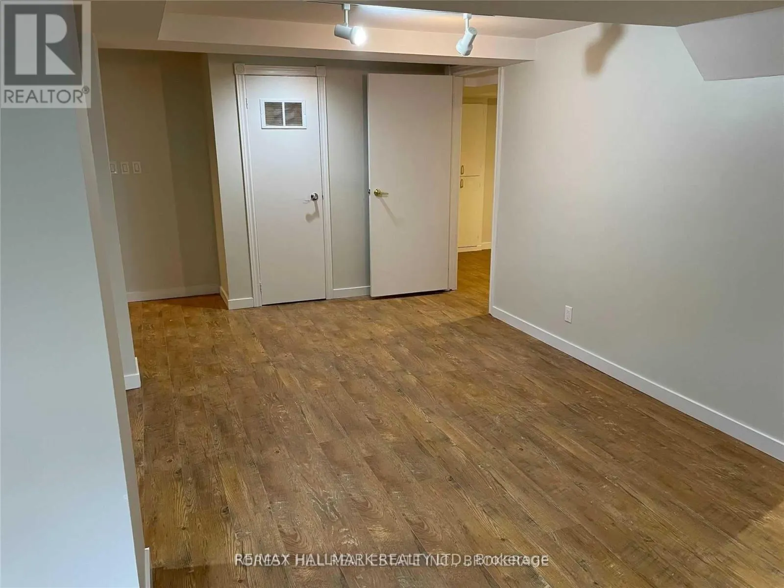 11 EMPSON COURT