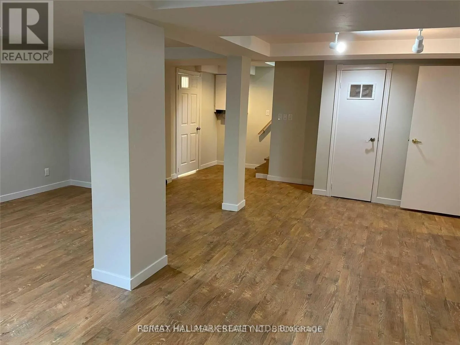 11 EMPSON COURT