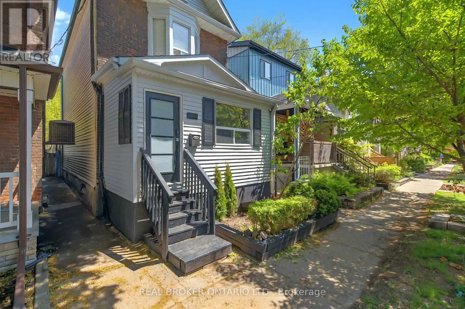 143 PARKMOUNT ROAD