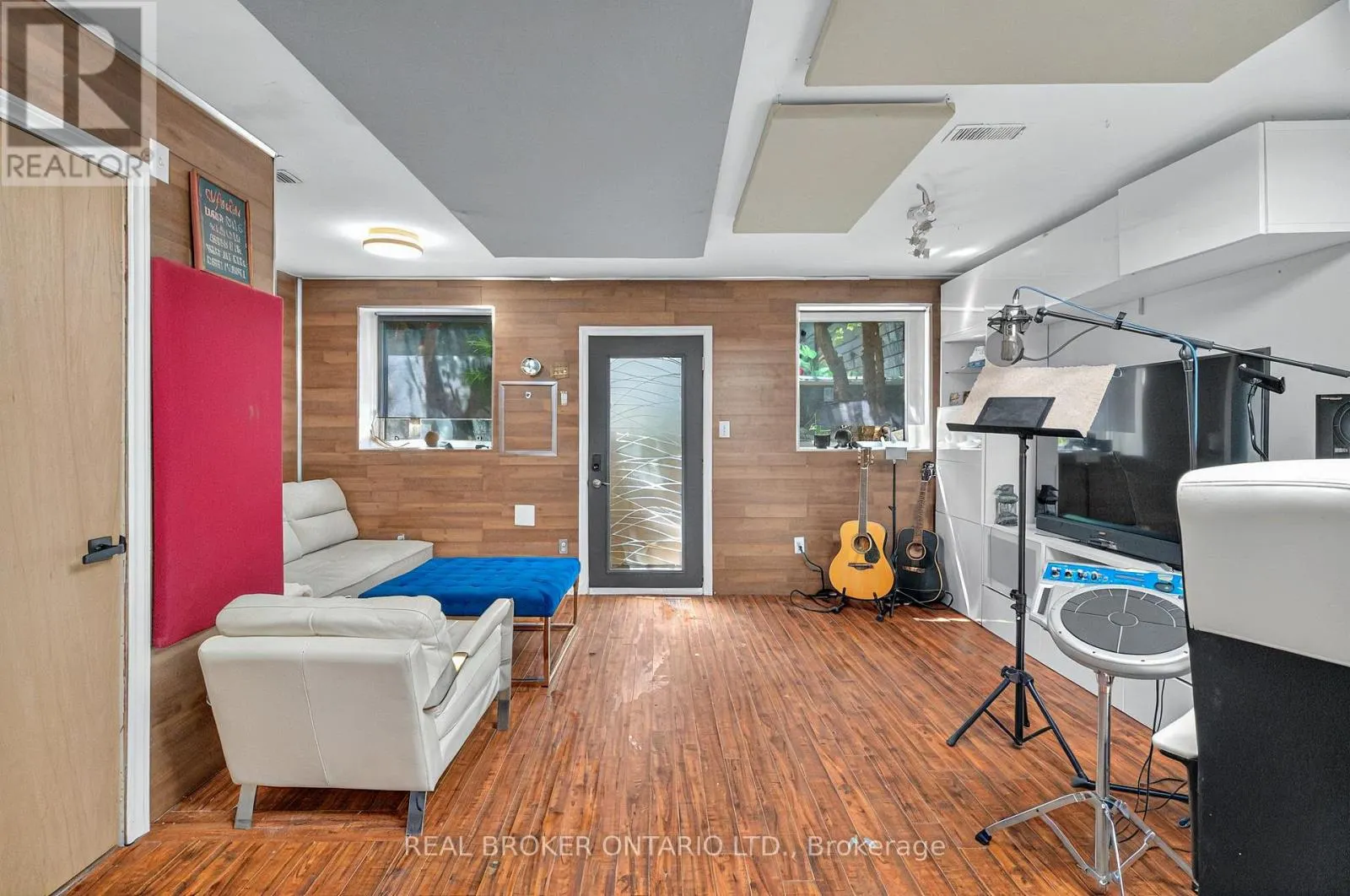 143 PARKMOUNT ROAD