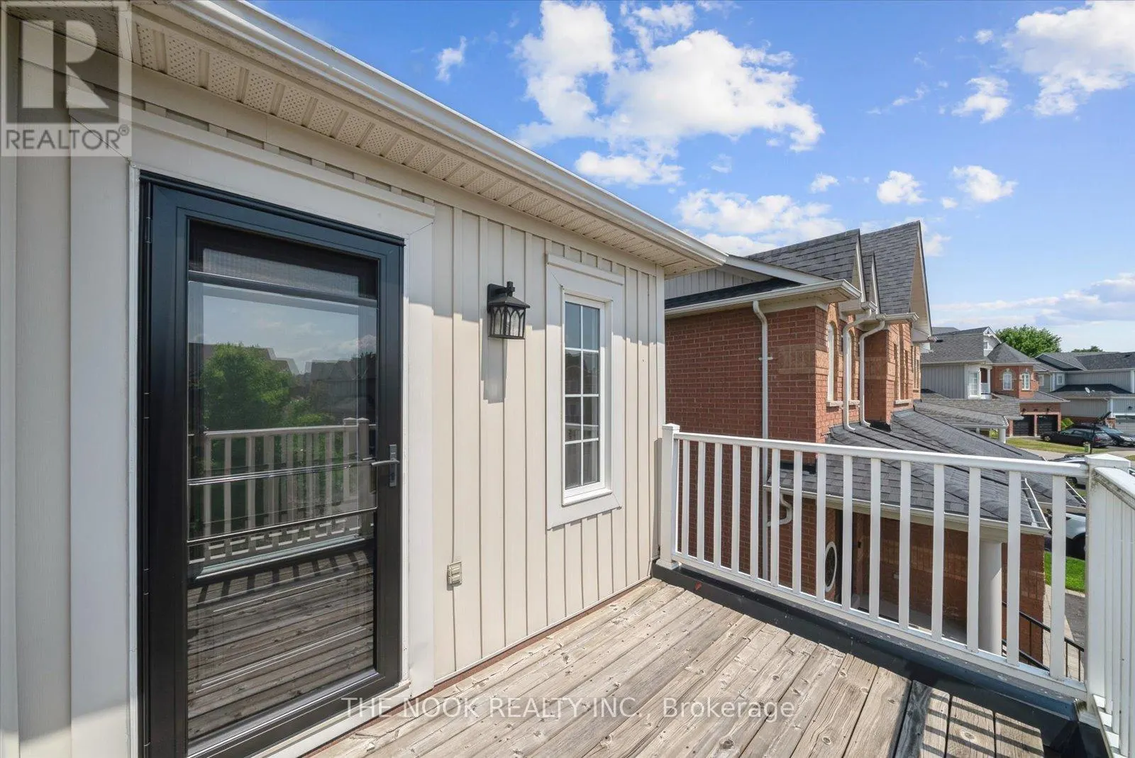 31 QUEENSPLATE DRIVE