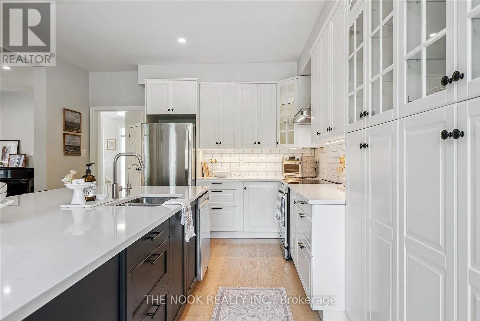 31 QUEENSPLATE DRIVE