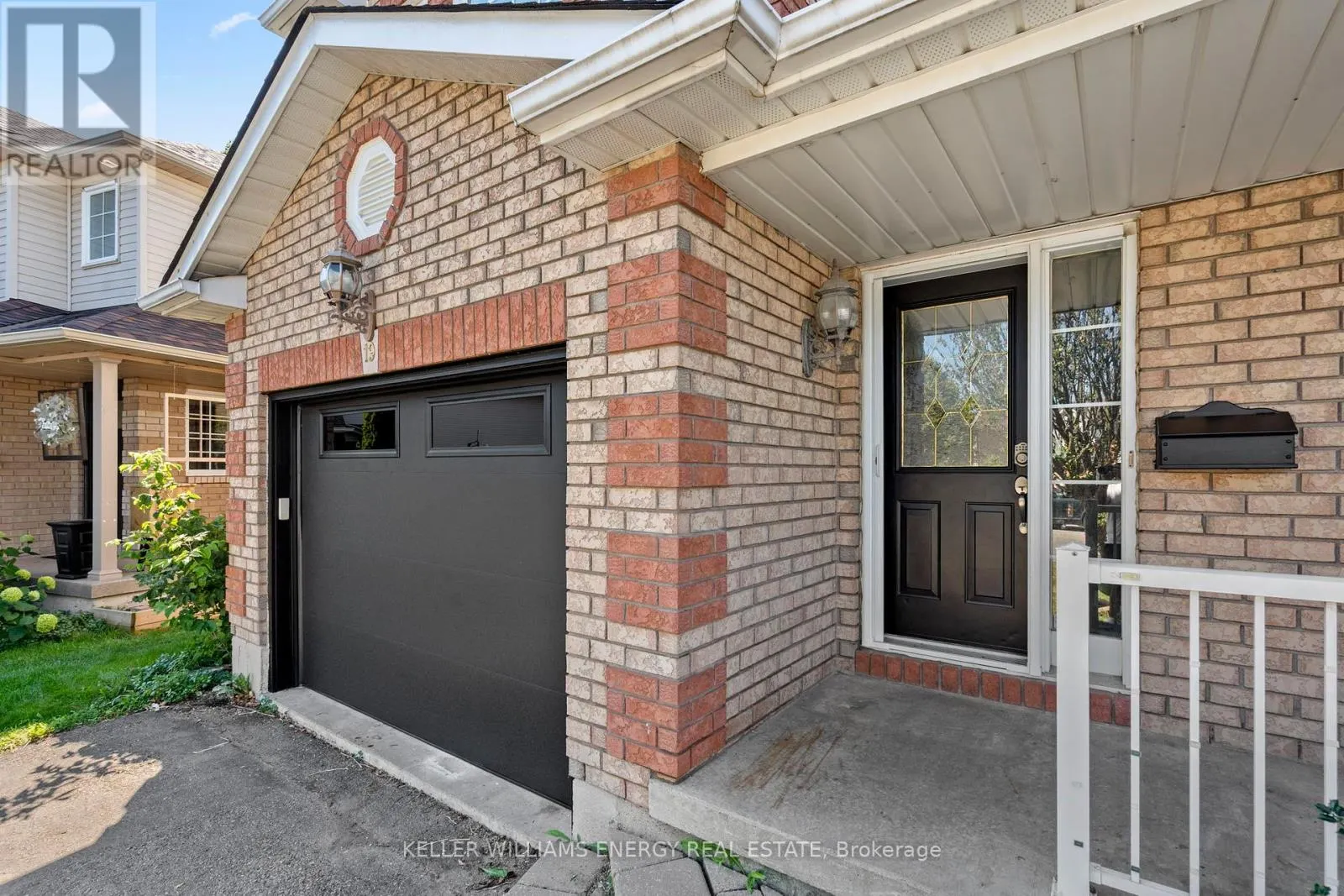 19 SAWMILL COURT