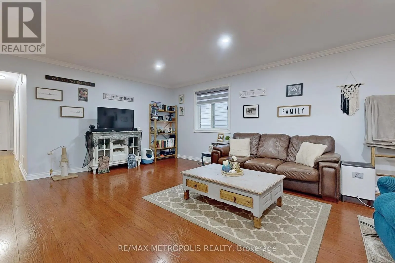 709 KEATES AVENUE