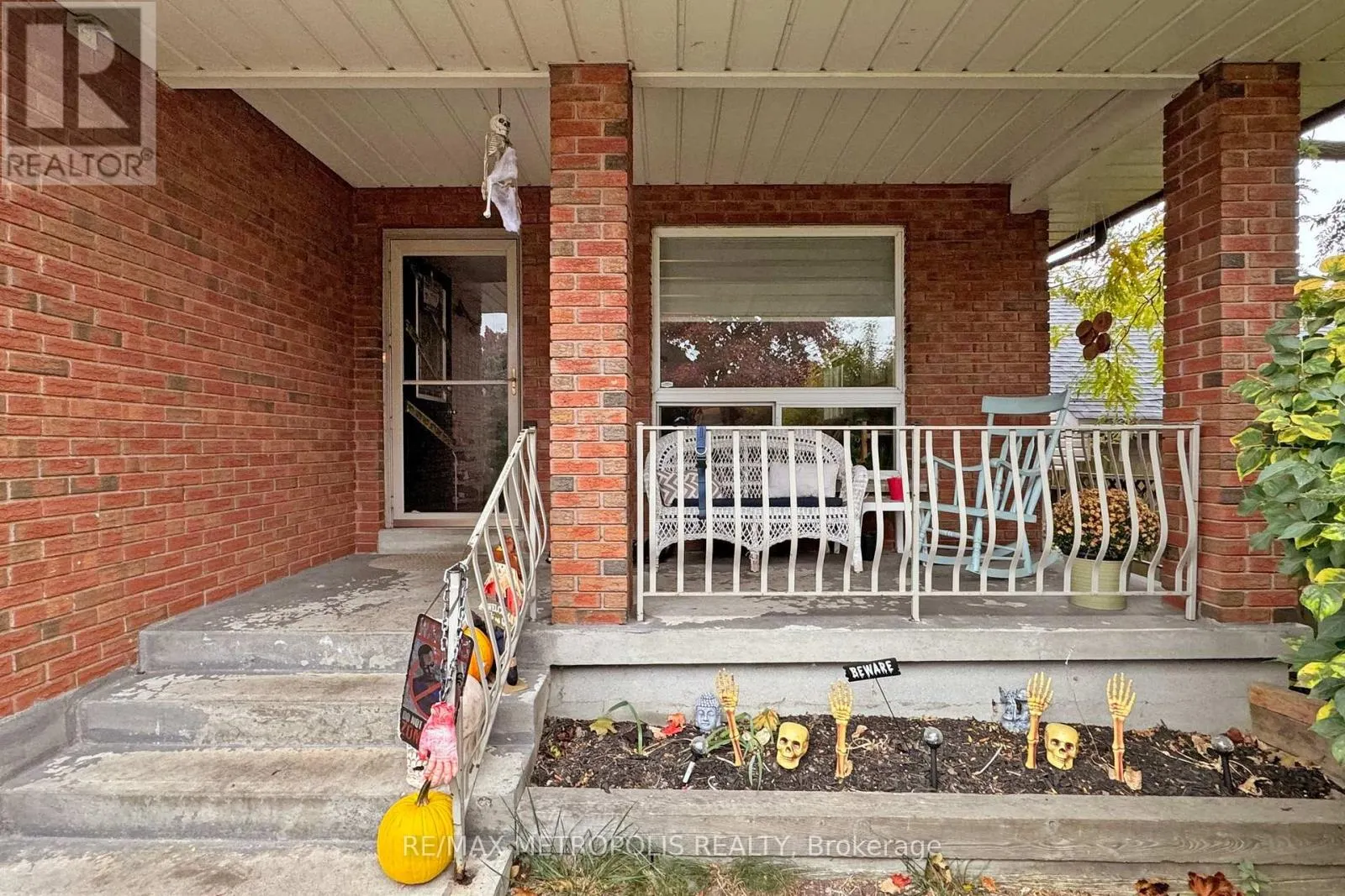 709 KEATES AVENUE