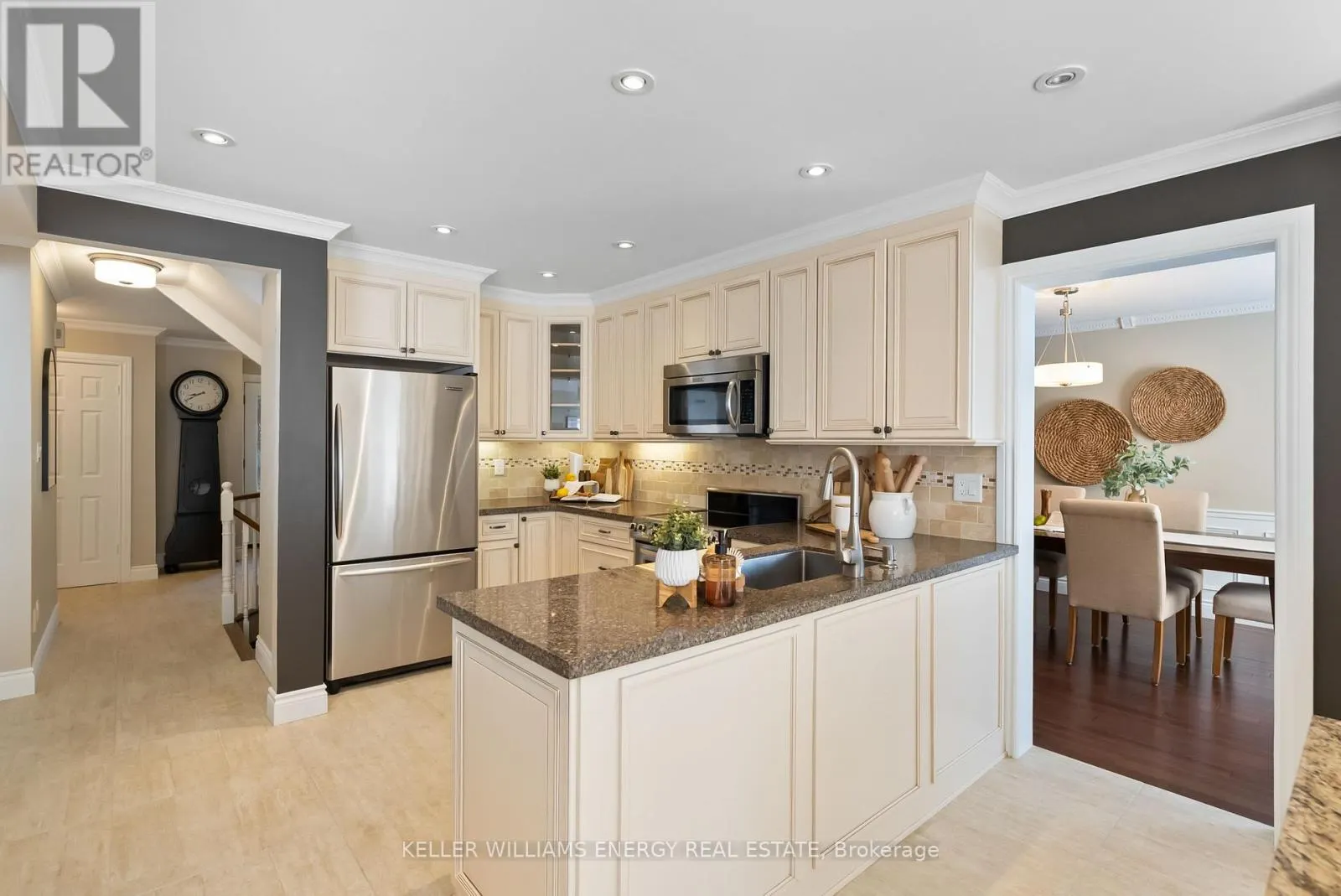 807 REGAL CRESCENT