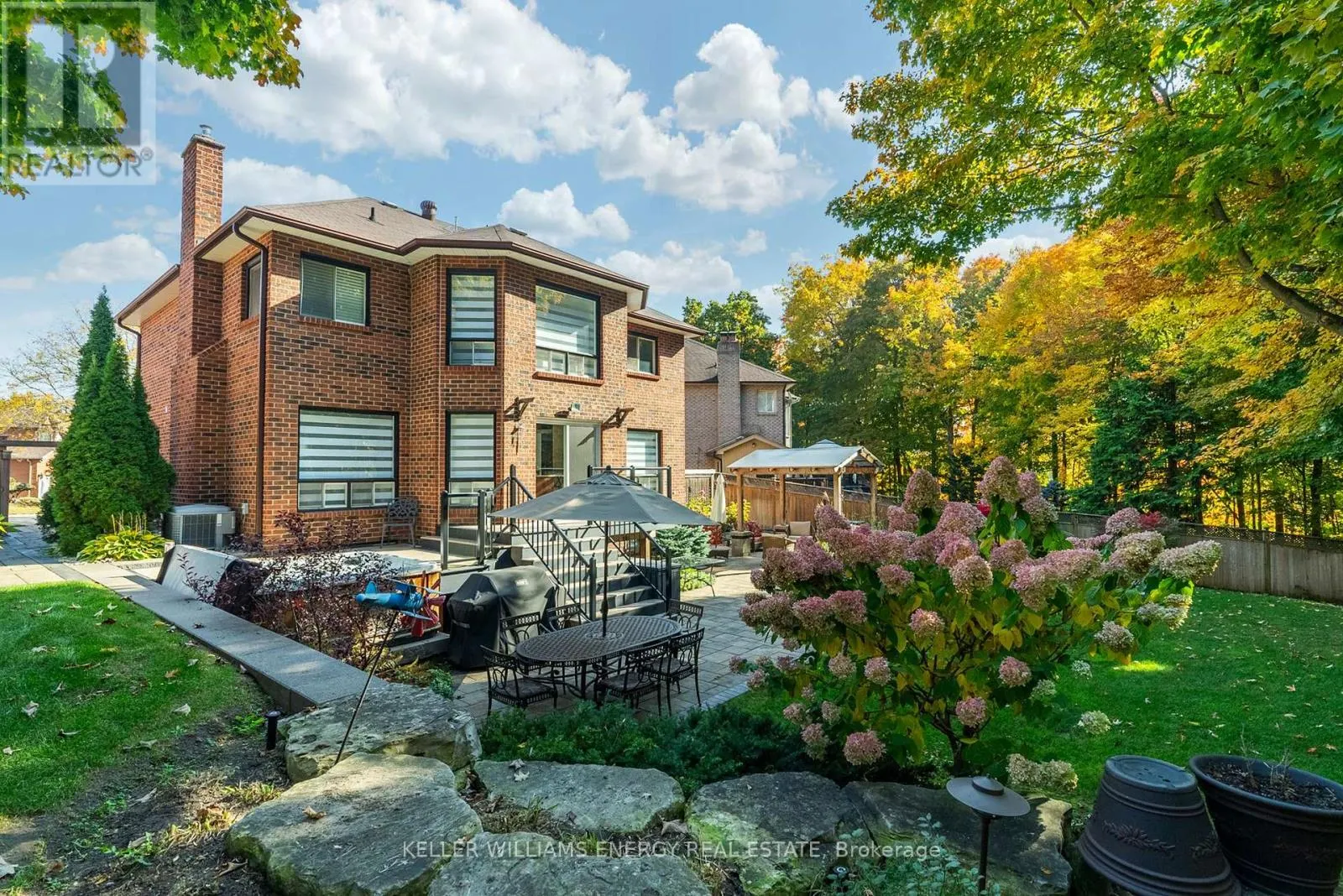807 REGAL CRESCENT