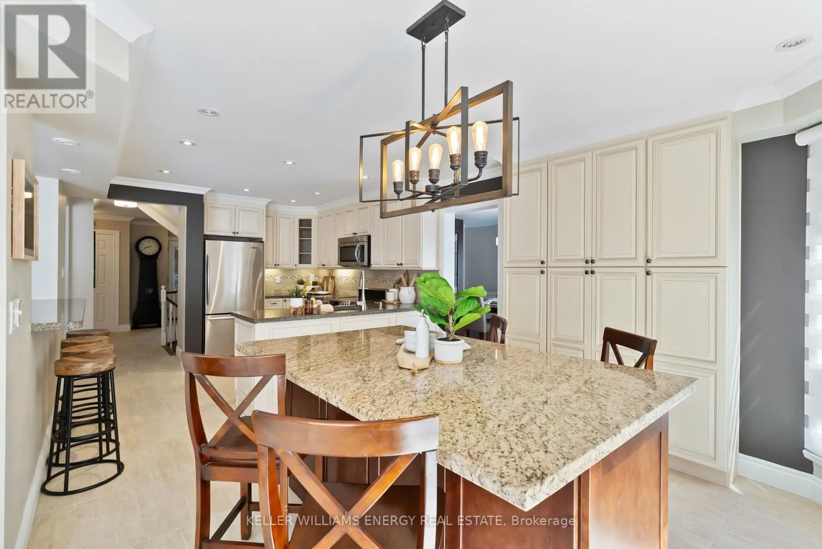 807 REGAL CRESCENT