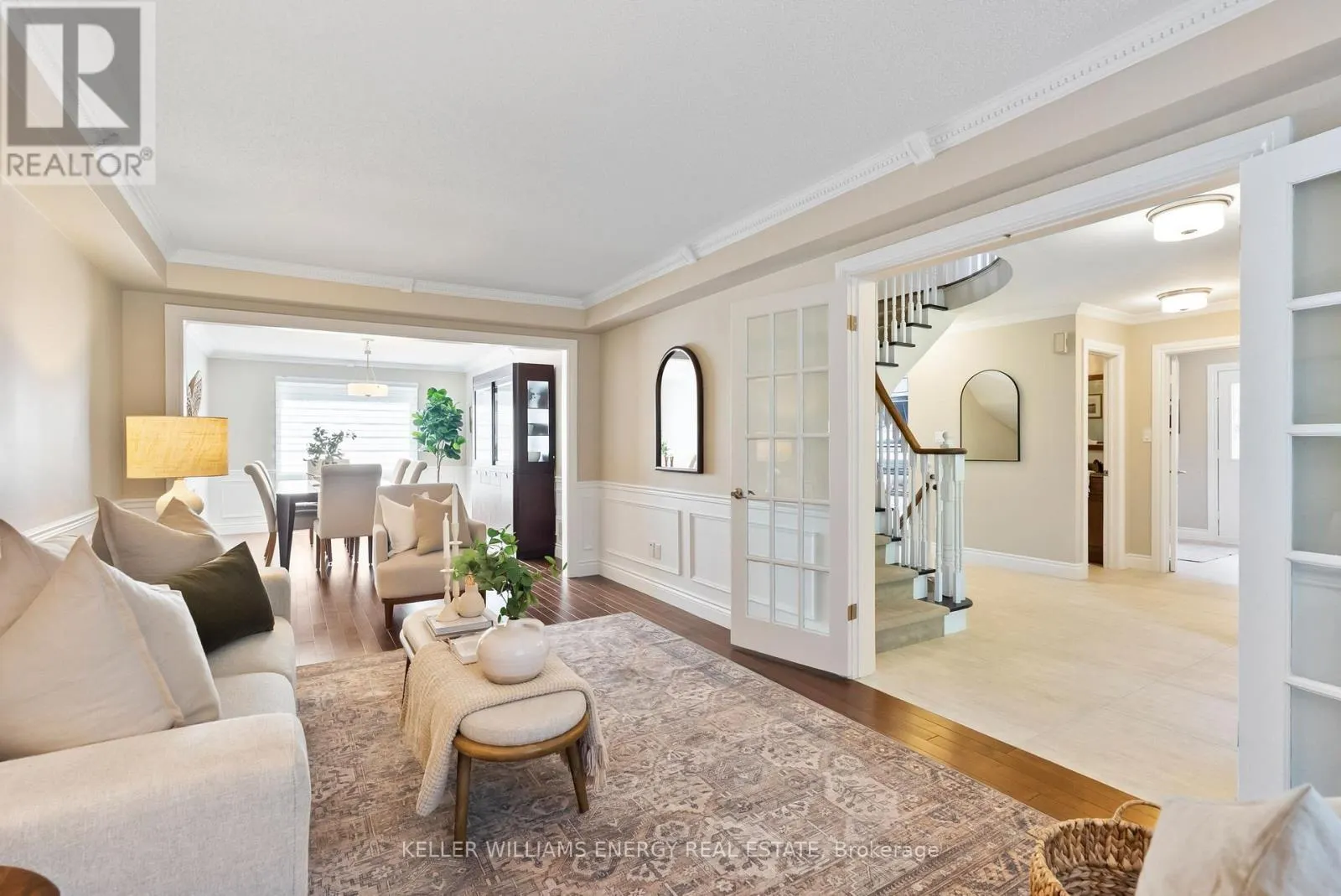 807 REGAL CRESCENT