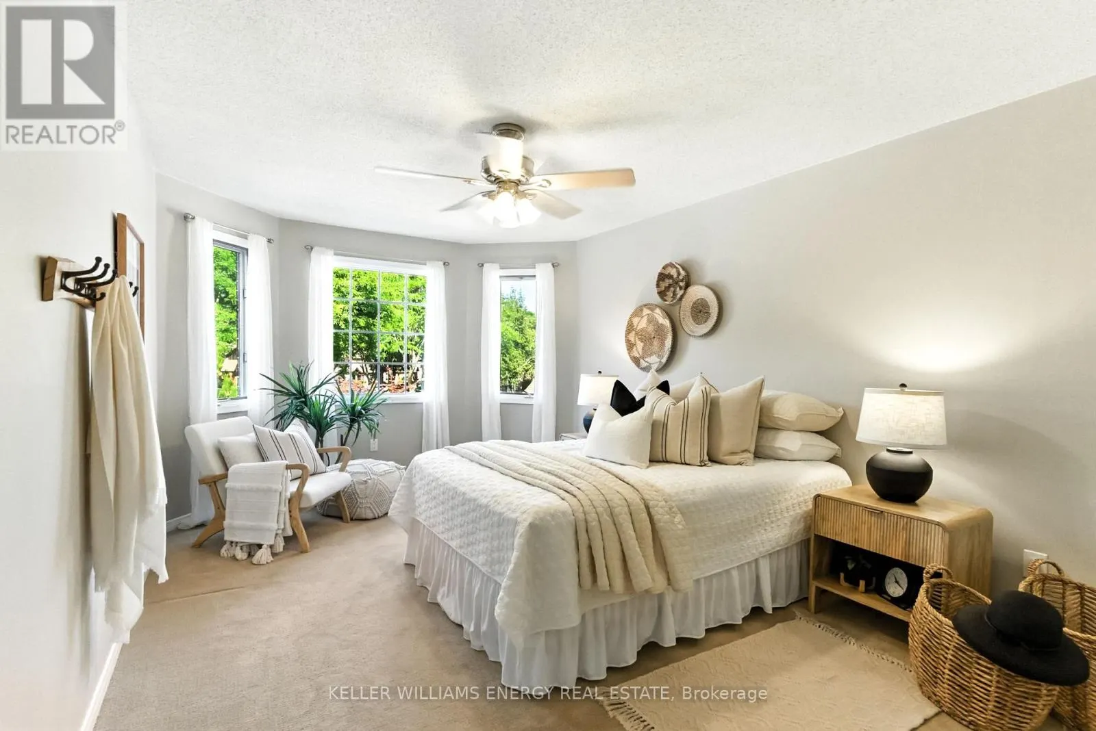 807 REGAL CRESCENT