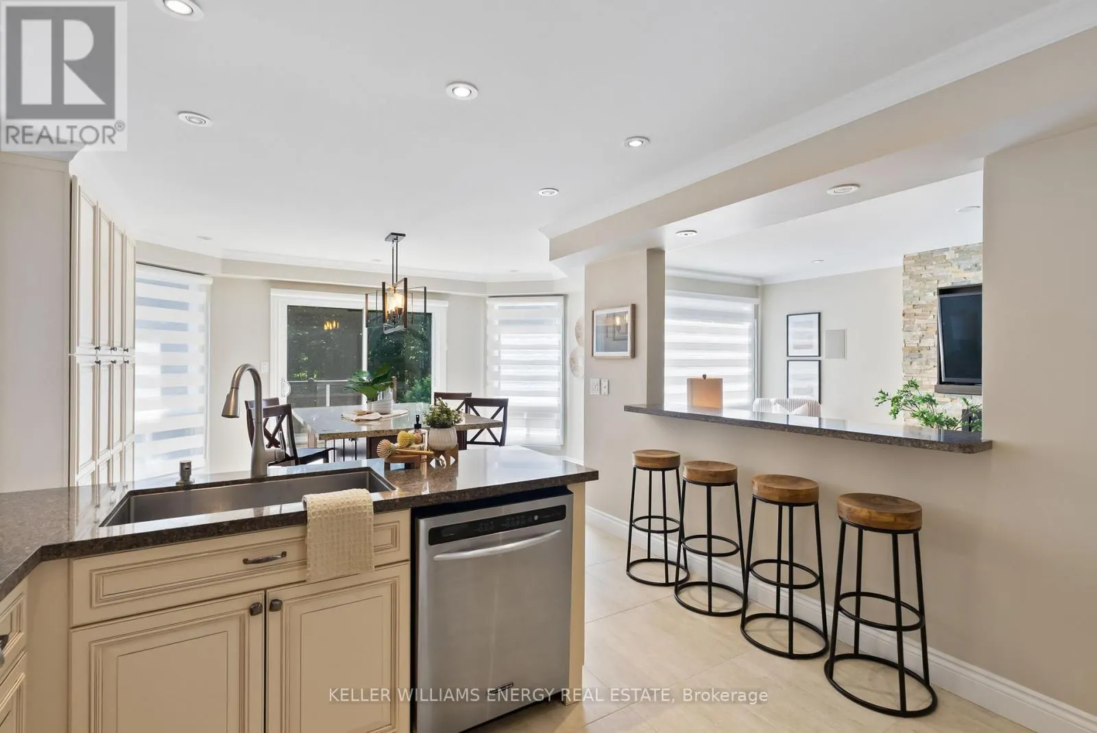 807 REGAL CRESCENT