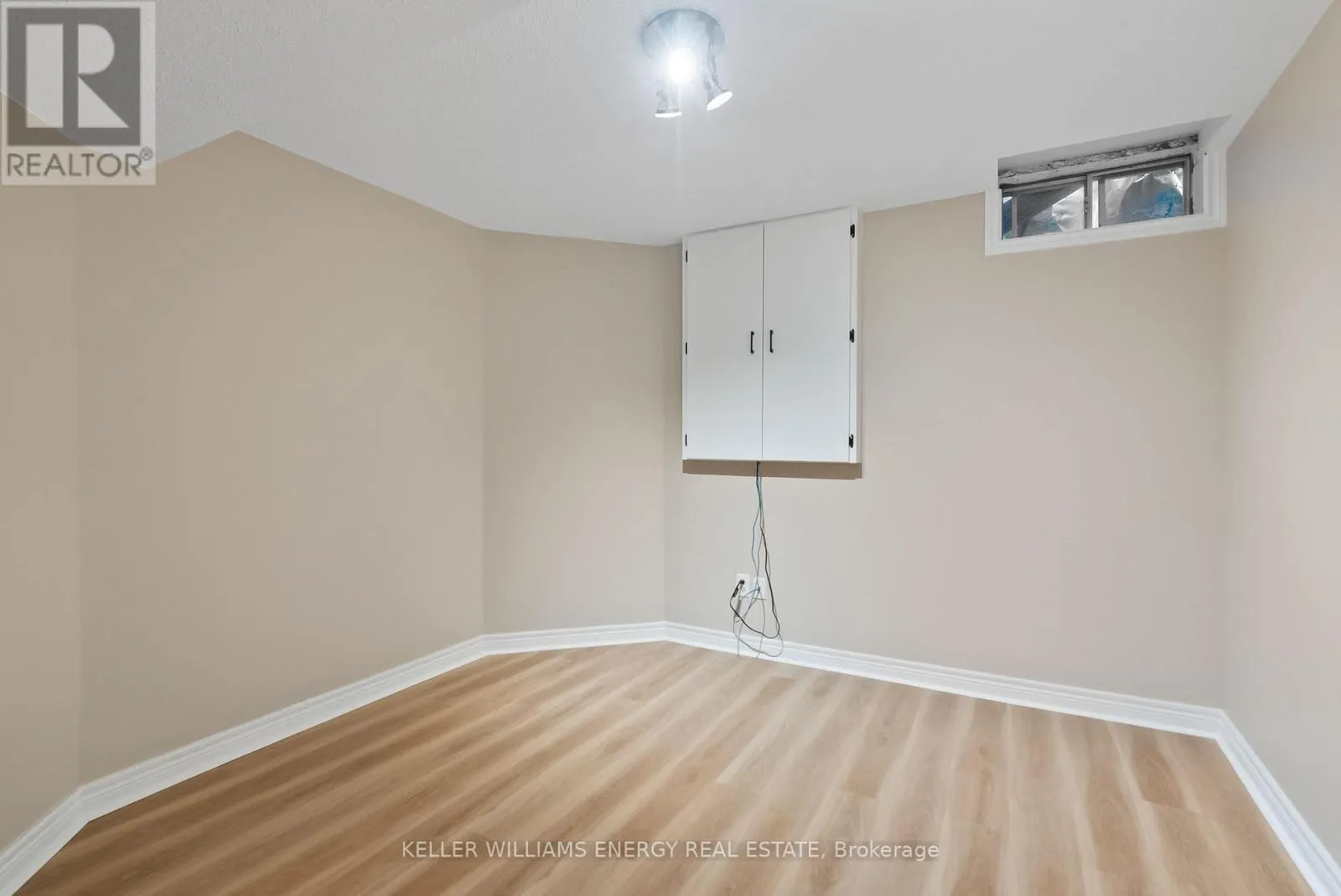 807 REGAL CRESCENT