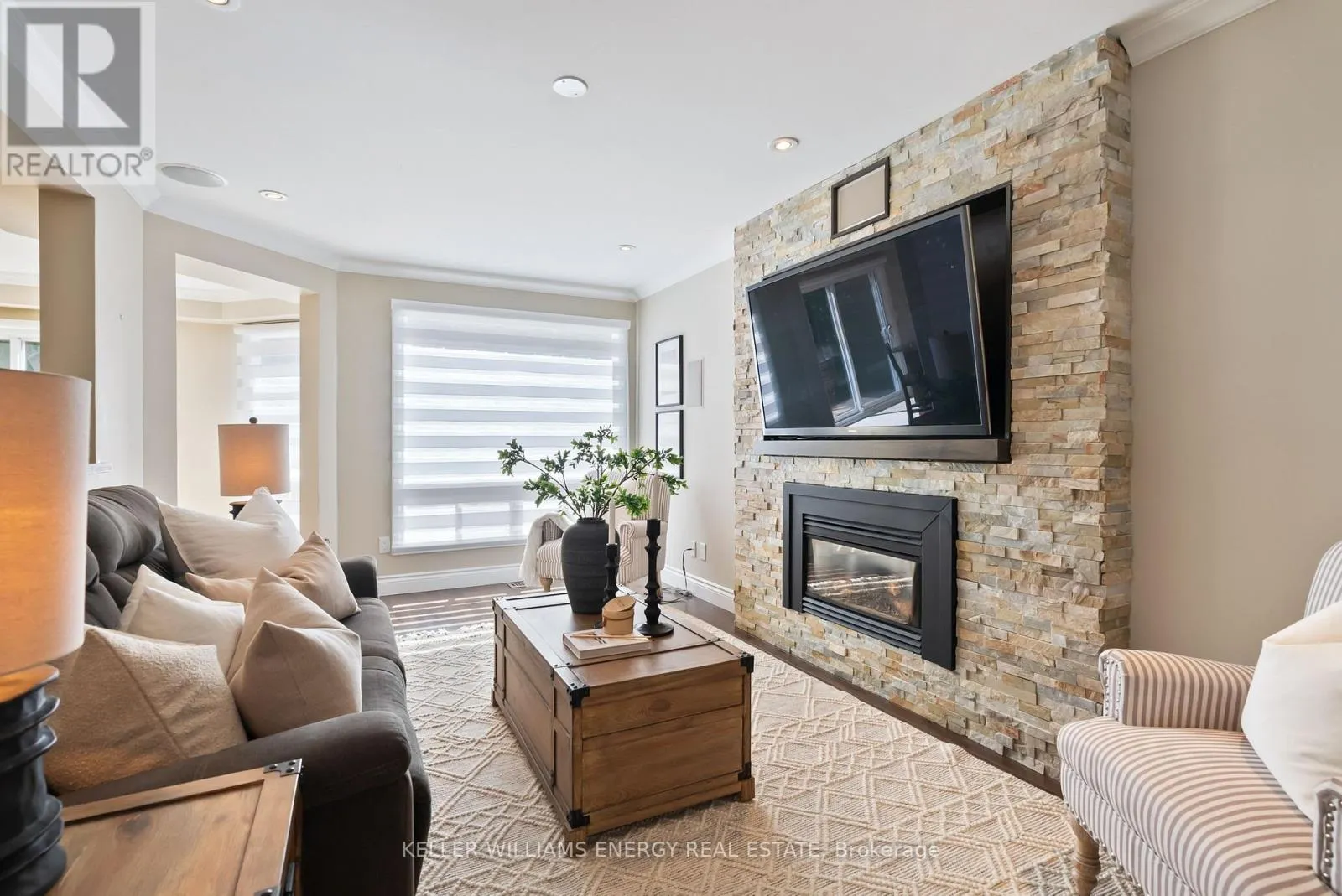 807 REGAL CRESCENT