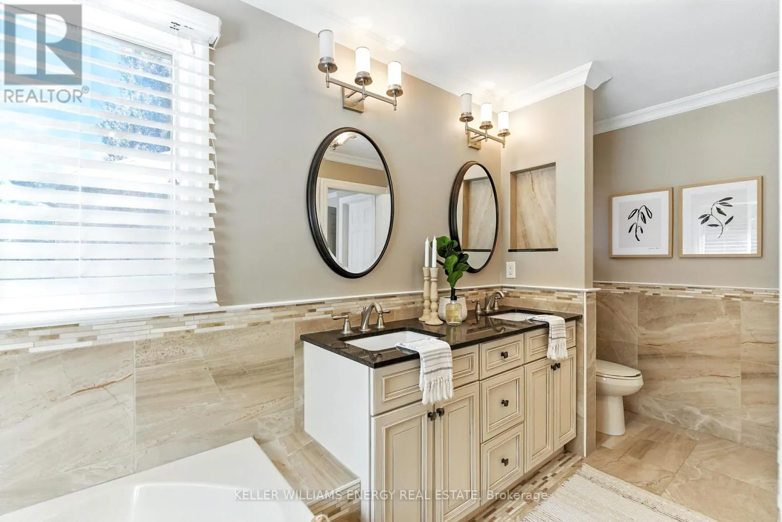 807 REGAL CRESCENT